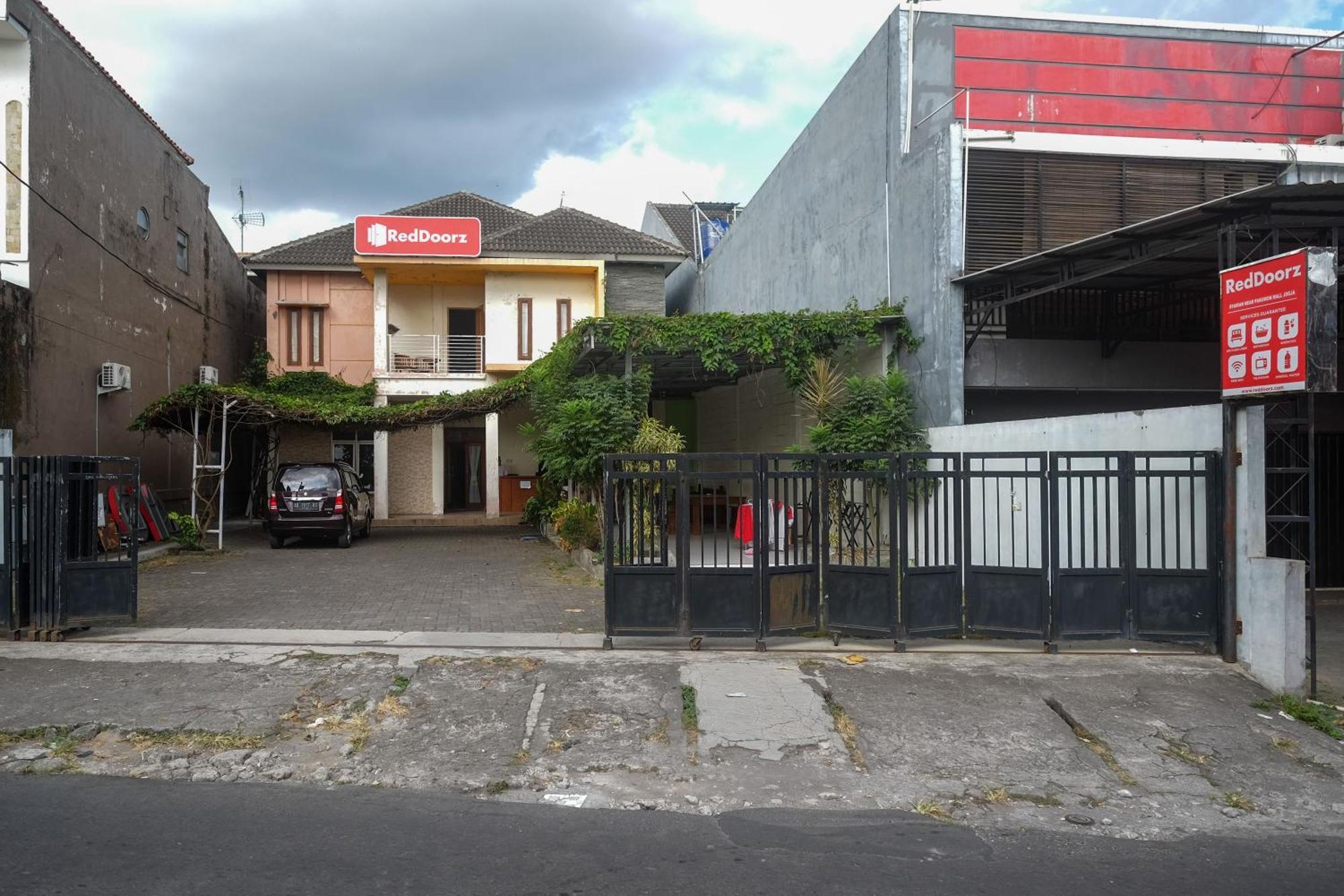 Reddoorz Syariah Near Pakuwon Mall Jogja Kejayan Exterior foto